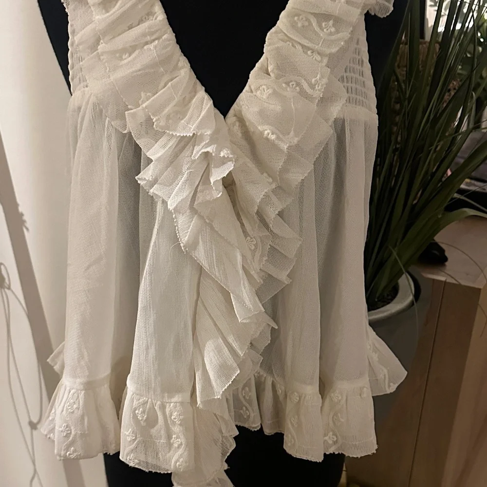BNWT Anthropologie Sheer Ruffle Elegant Cream Ruffled Sleeveless Top - L - Picture 10 of 16